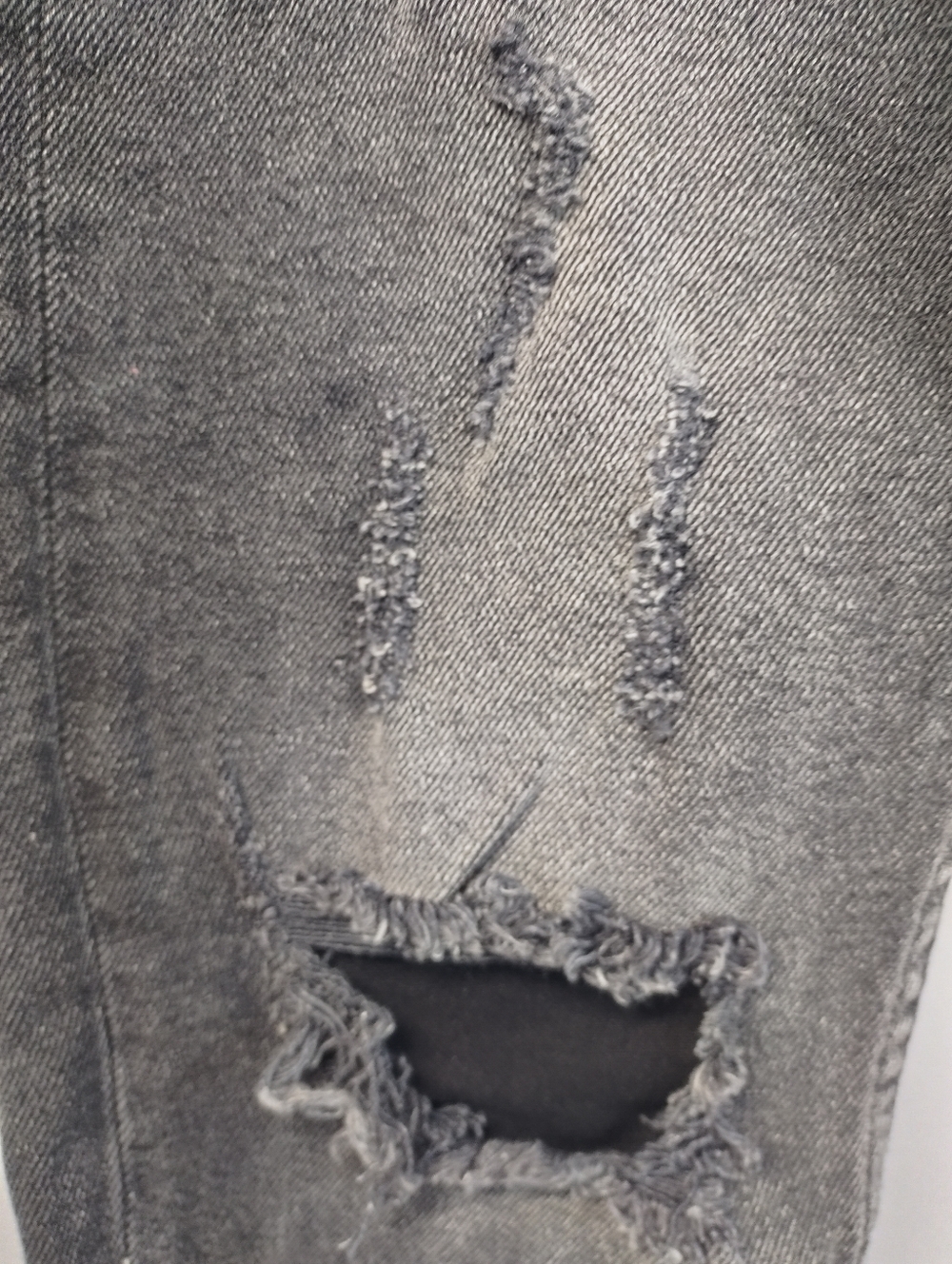 Zara Man Carrot Fit Black Ripped Jeans Men's 32 Distressed Removable Chain NWT - Picture 7 of 11